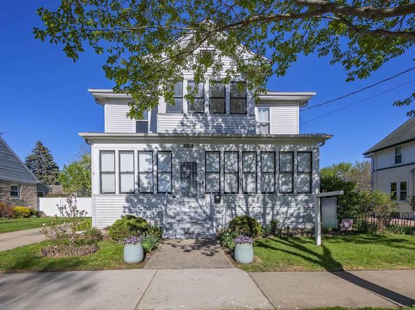 125 South Van Buren Street, Stoughton, WI 53589