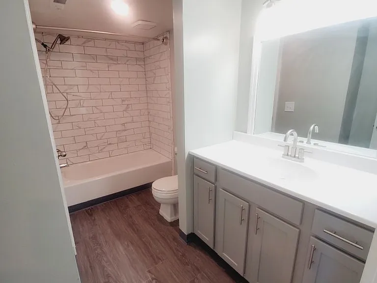 Sugarbush Apartments — Photo 202
