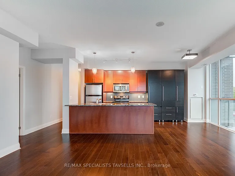 1 Hurontario St #304 — Photo 11