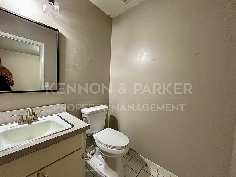 8001 Twin Chapel Dr — Photo 16
