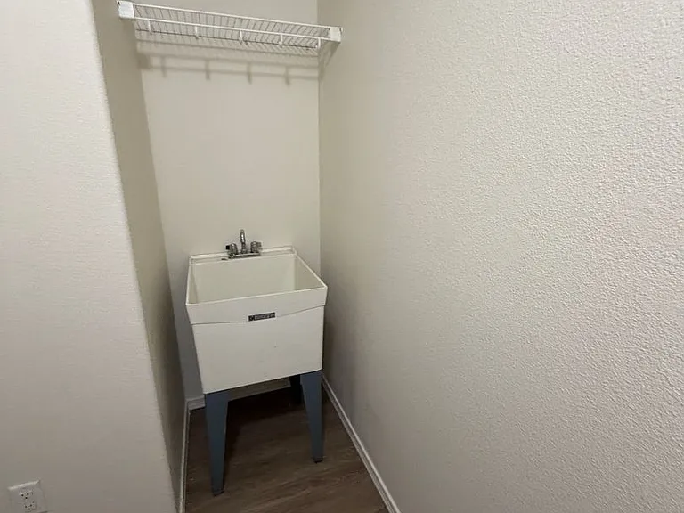 4905 Montague Ln — Photo 20