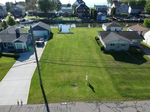 37500 Lakeville St, Harrison Township, MI 48045
