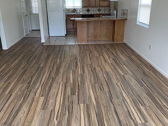 2nd image of 515 W 5th Ave