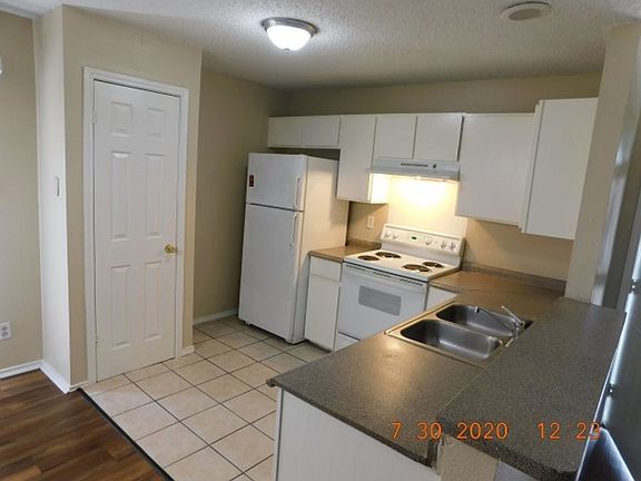 4th image of 5212 Meadow Fld APT 4