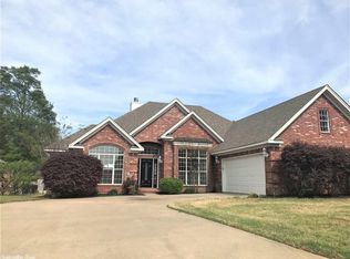 127 Fontainbleau Dr, Maumelle, AR 72113
