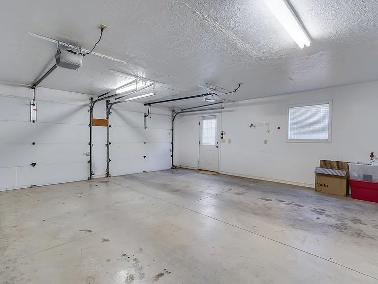 122 S Belmont Ave — Photo 31