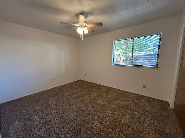 2 Lorayne Ct — Photo 13
