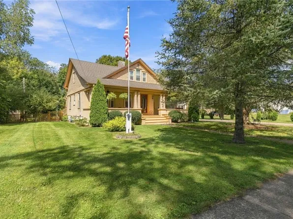 12 Maple Ct, Ashaway, RI 02804