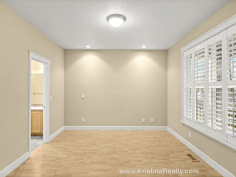 491 NE 63rd Way — Photo 15