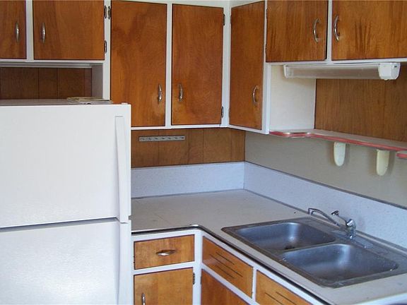 4th image of 15962 Pierce St #A