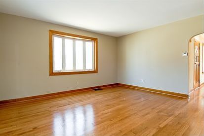 2nd image of 431 N Van Buren St