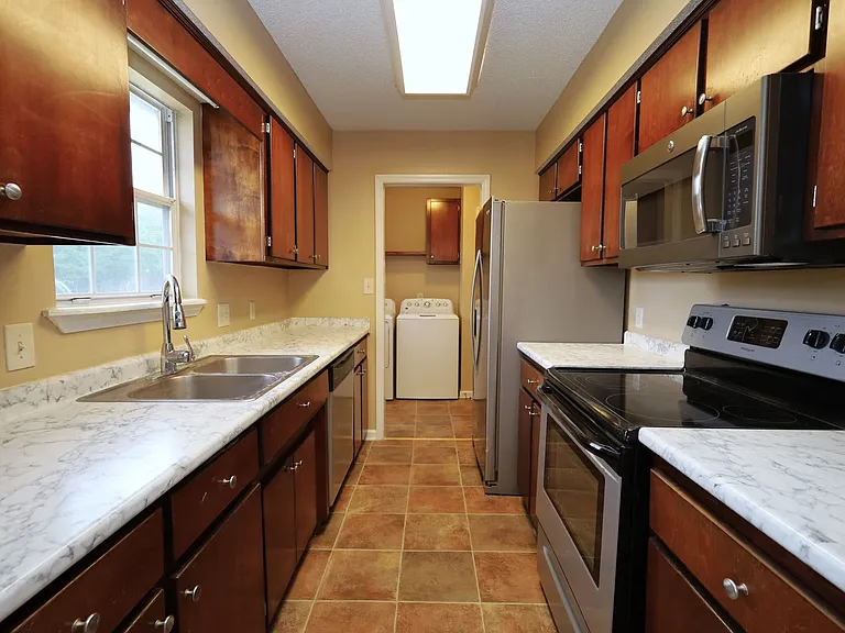 3911 Nicole Ln — Photo 3