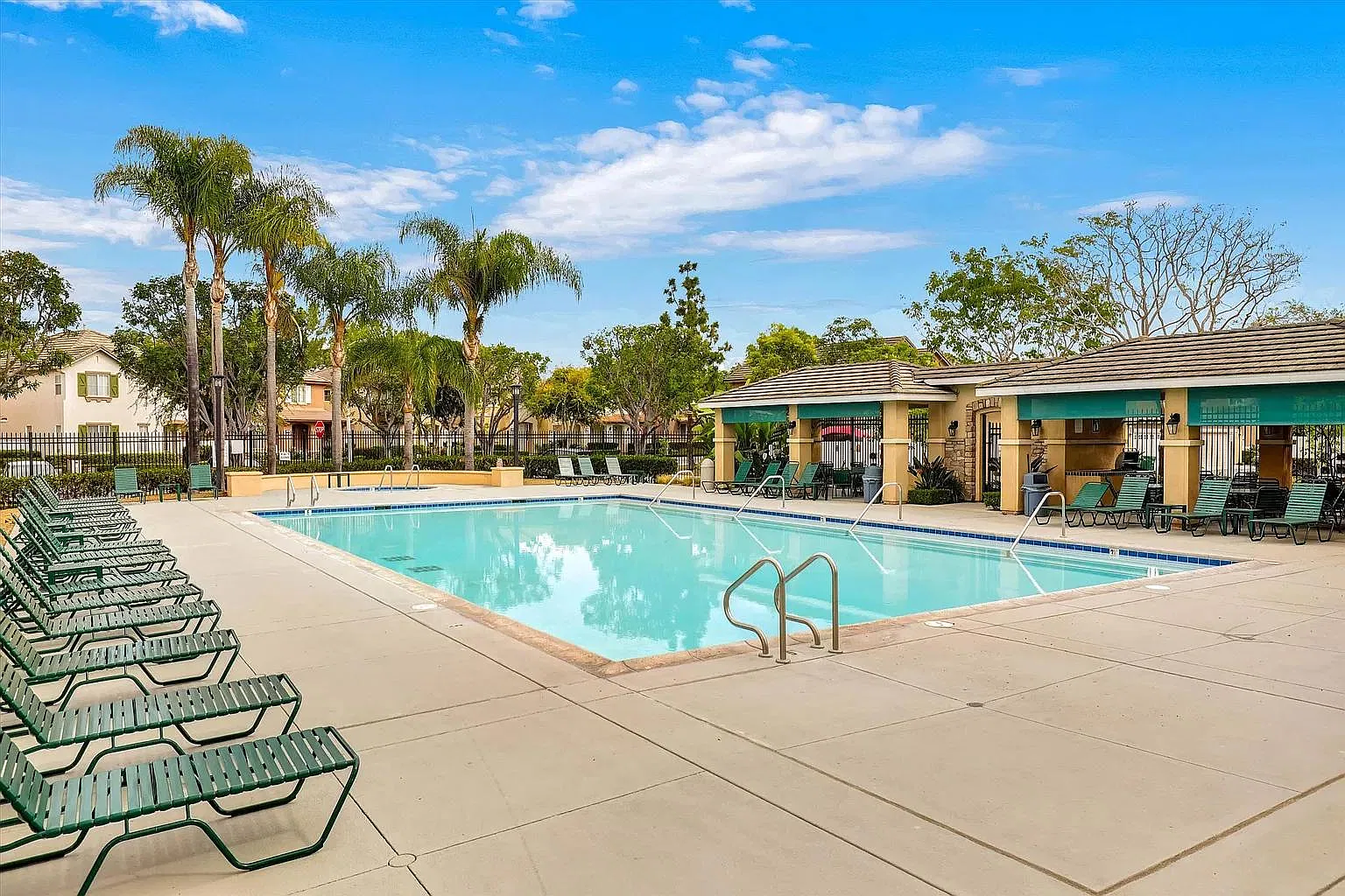 3 bed, $2,830 — Photo 1