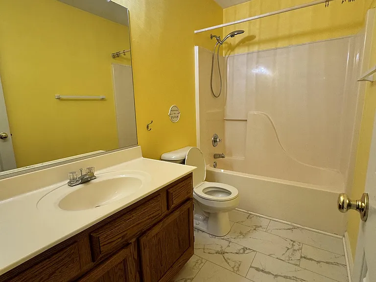 "Sunny" full bathroom upstairs