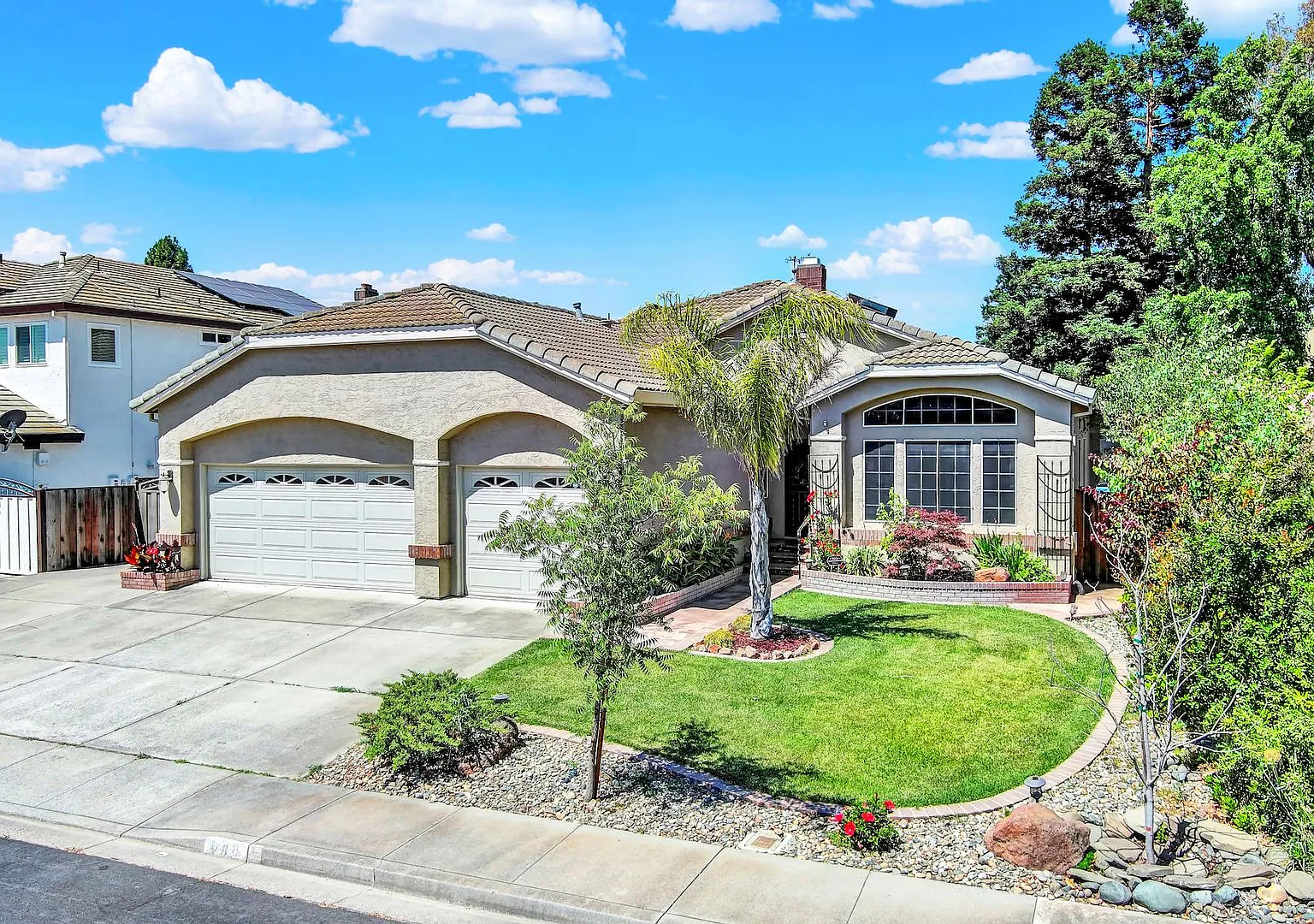 Upgrades galore in this beautiful home! — Photo 1