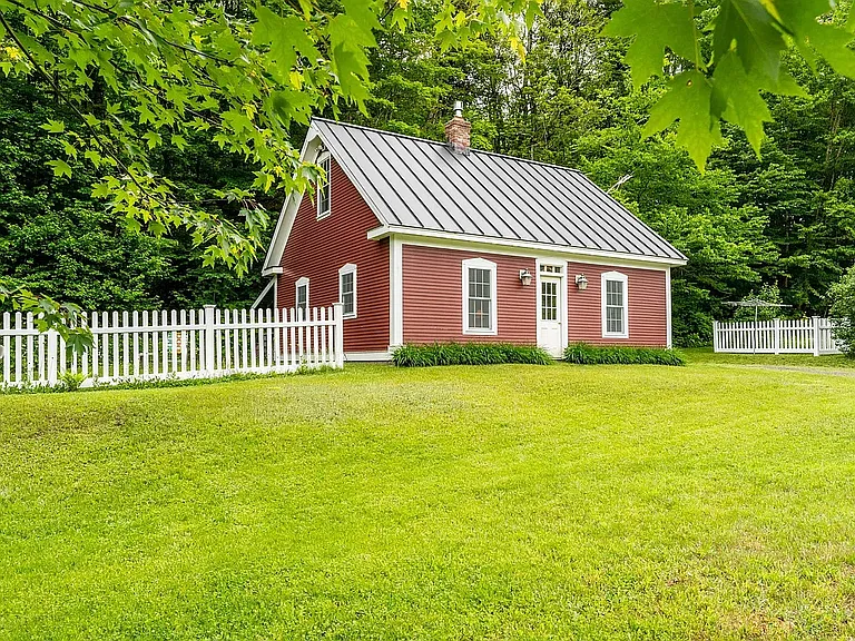 425 Nebraska Valley Rd — Photo 1