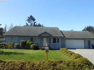 719 6th St, Brookings, OR 97415