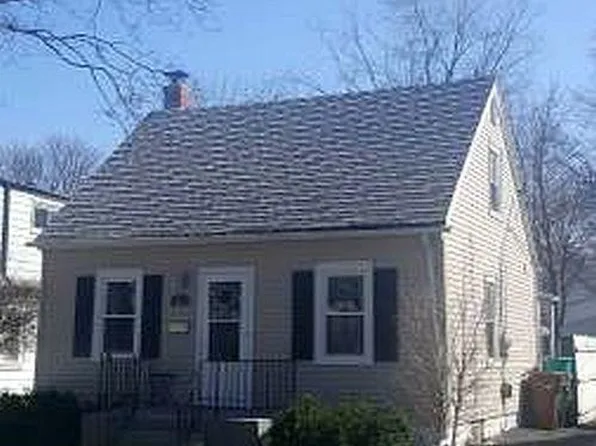 925 W Eula Ct, Glendale, WI 53209