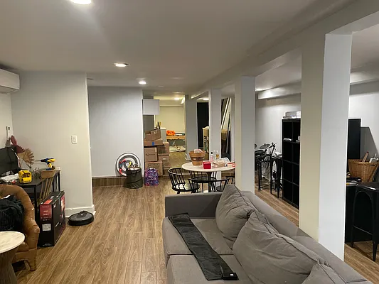 Rented by Nooklyn NYC LLC | media 34