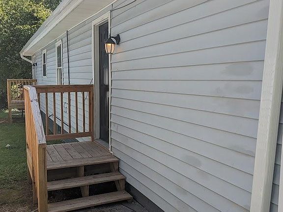 2nd image of 1007 E Bragg St APT B