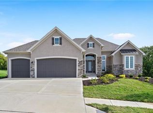 5769 Russet Rd, Parkville, MO 64152