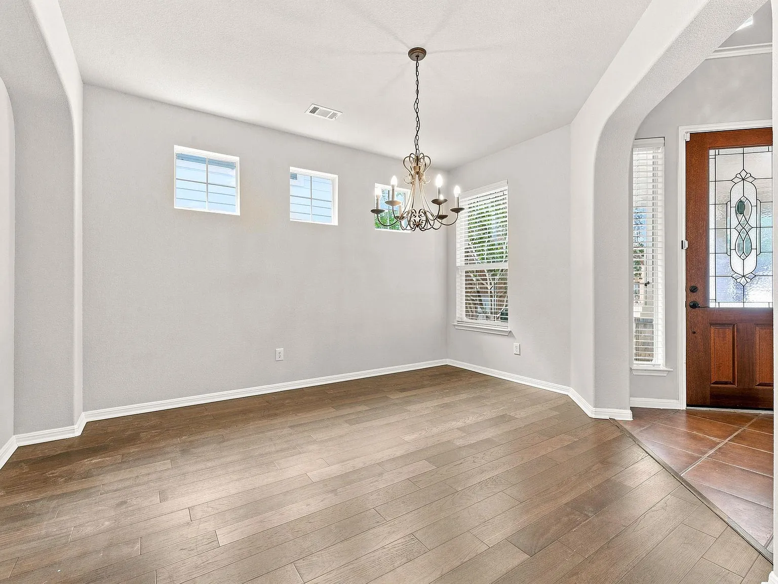 4 bed, 3.5 bath, 3353 sqft, $2,995 — Photo 3