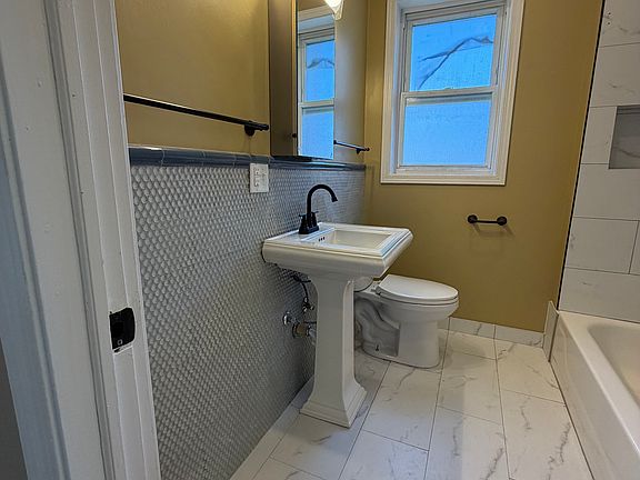 2nd image of 1139 N Spaulding Ave #303