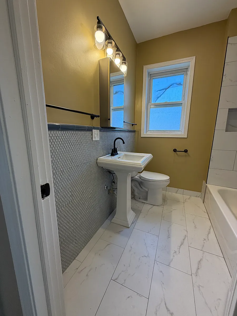 Building Photo - 1139 N Spaulding Ave #303