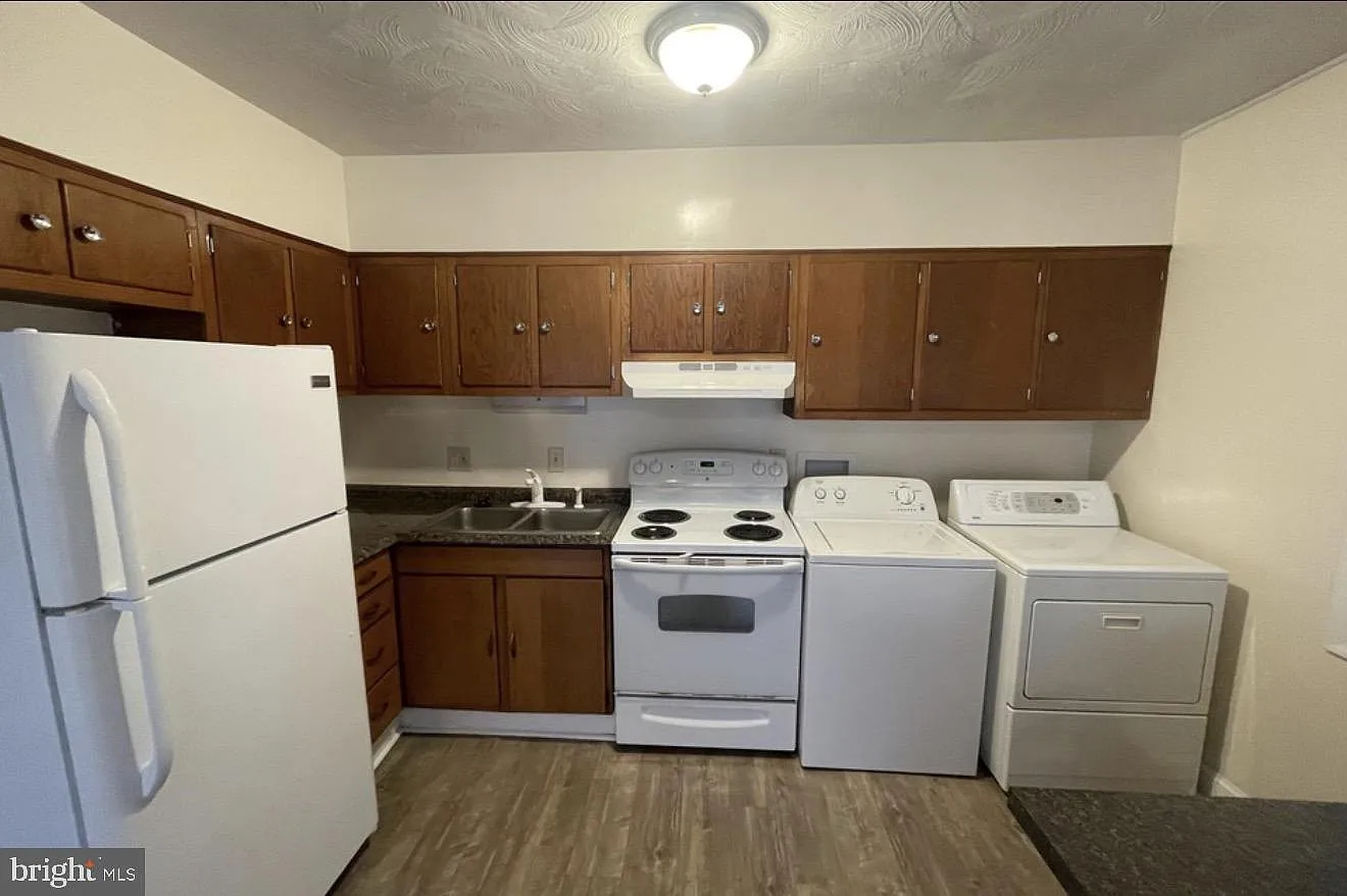 2 bed, 1.0 bath, 1100 sqft, $1,350 — Photo 4