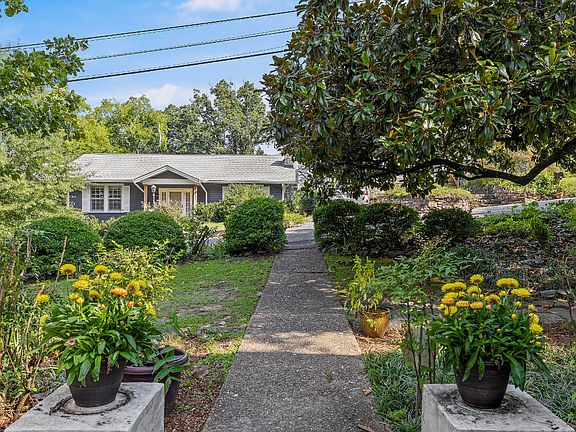 5th image of 3302 Alta Vista Dr