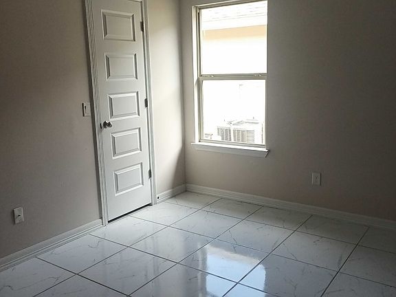 4th image of 2710 Larkspur Ave