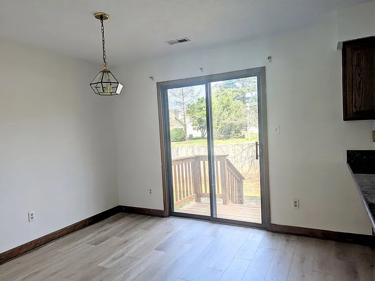 849 Lancaster Ln — Photo 7