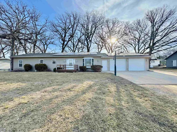 25844 Martin Dr, Spirit Lake, IA 51360