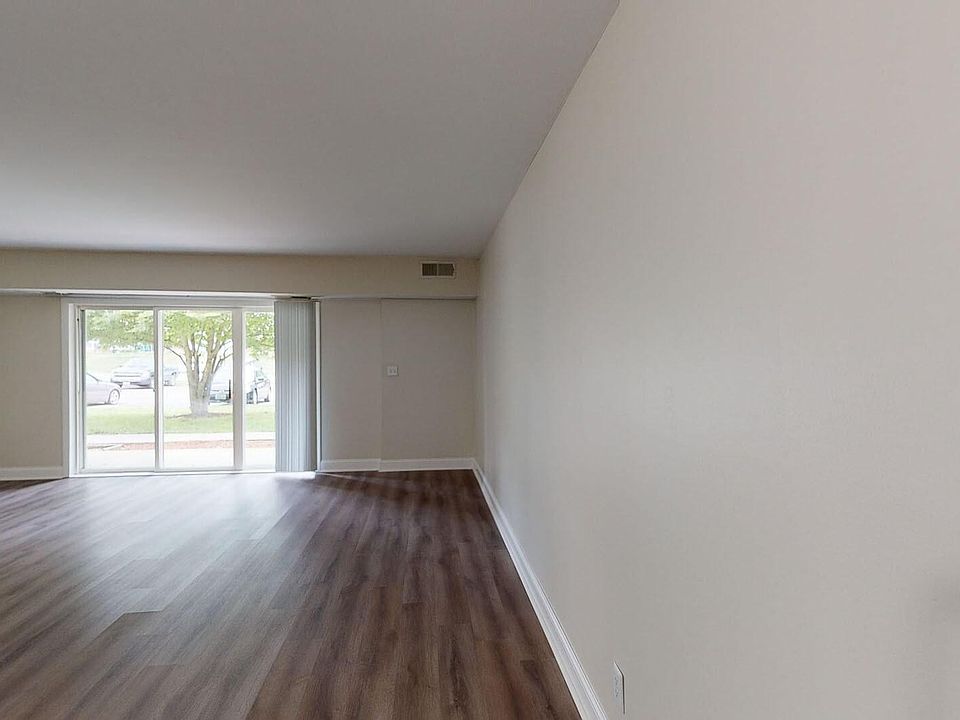 1st image of 628 Walpole St #16-T4