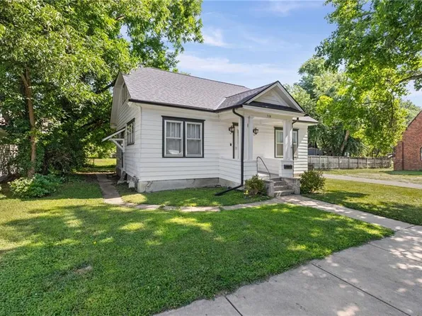 319 W 5th St, Ottawa, KS 66067