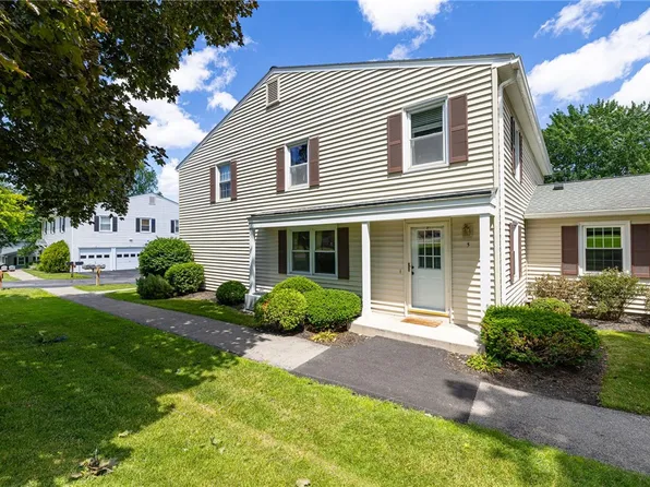 3 Eagle Ln, Fairport, NY 14450