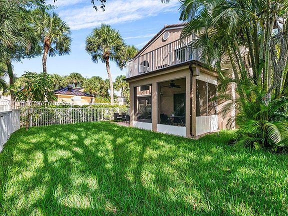 3rd image of 9838 Fairway Cove Lane