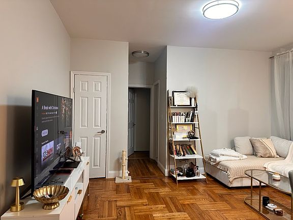 5th image of 2075 E 16th St APT 2L