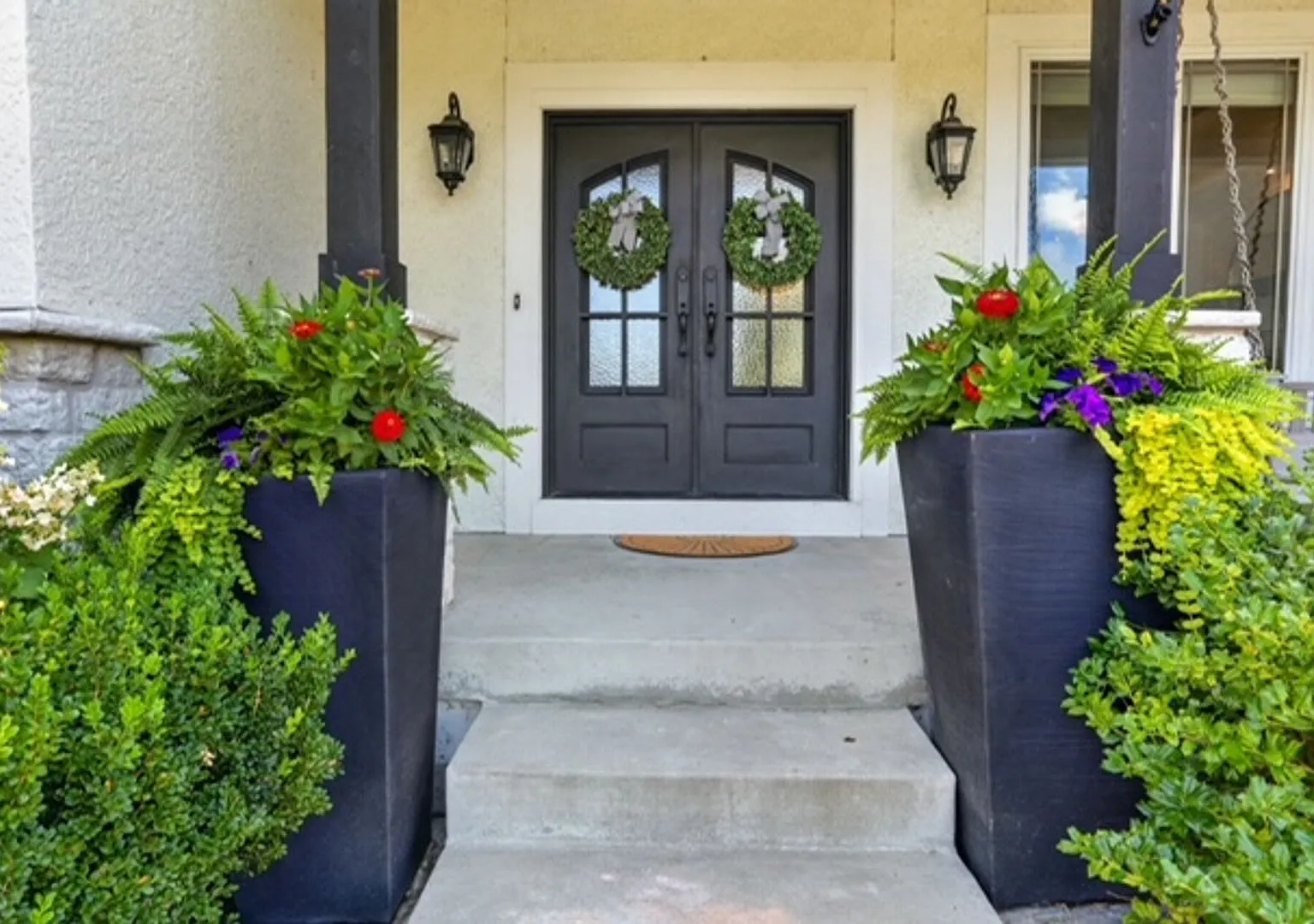 Luxury 5 Bed | 4.5 Bath Home | Flexible Leasing Options: 3+ Month & Long-Term Lease Options | Ful... — Photo 2