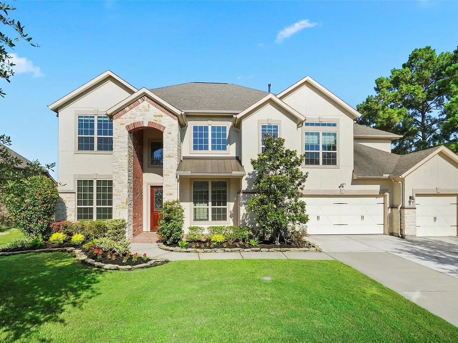 5 bed, 4.5 bath, 4894 sqft, $6,900 — Photo 1