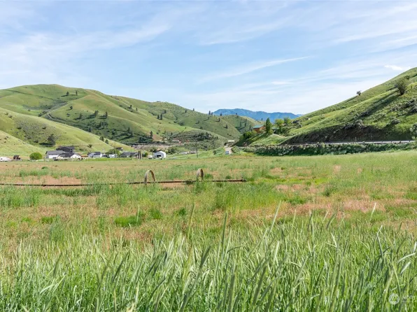 1 E Nahahum Canyon Road, Cashmere, WA 98815