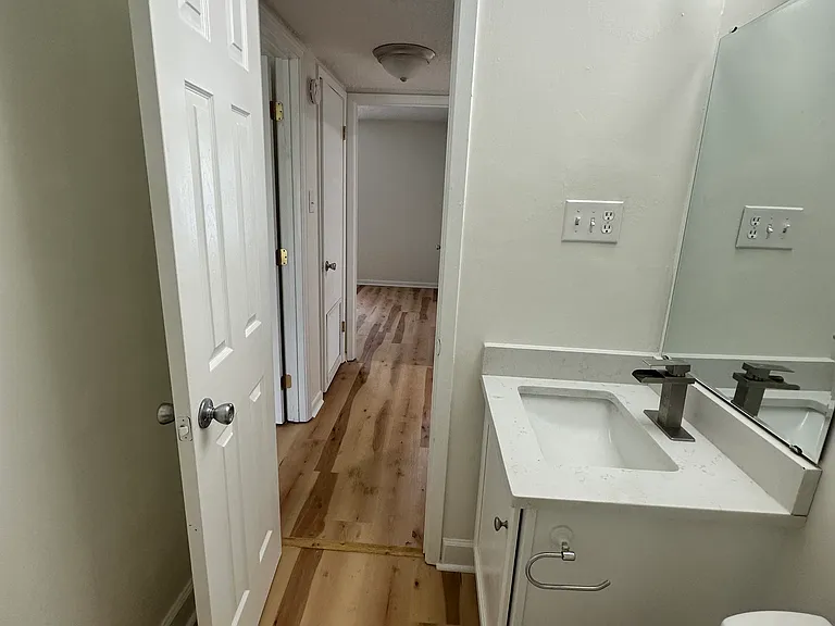 1353 Dauphin St #8 — Photo 8