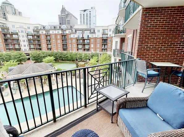300 W 5th St APT 448, Charlotte, NC 28202
