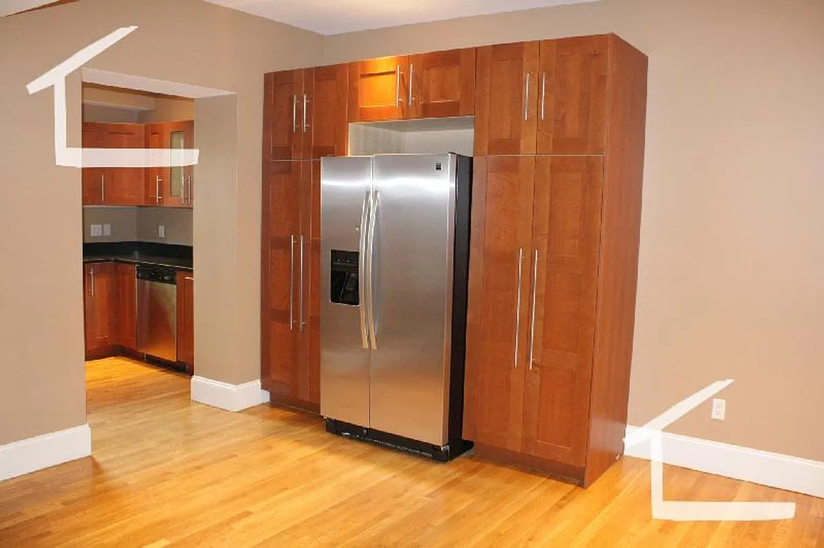 Building Photo - 1590 Beacon St #2