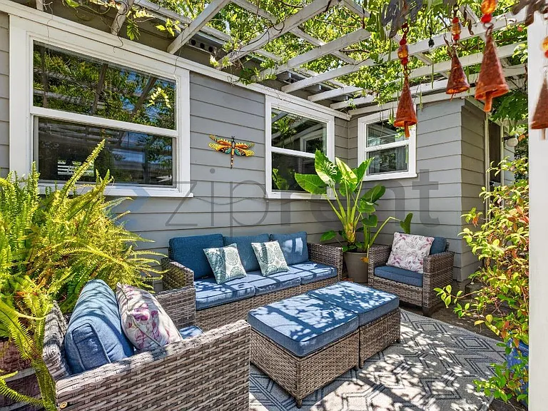 2039 Montecito Ave — Photo 44