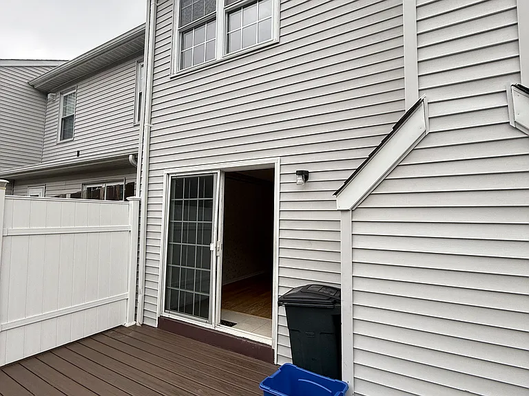 155 Liberty Dr — Photo 32