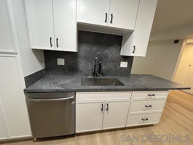811 W Nutmeg St #102 — Photo 6