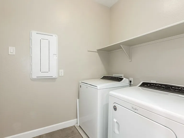 2026 W Desert Hollow Dr — Photo 16