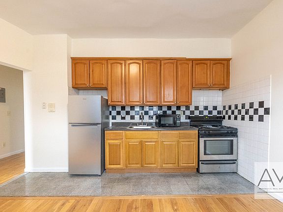 3rd image of 2665 Bedford Ave APT 1