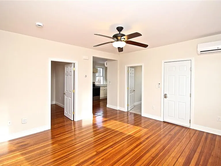668 Thames St #2 — Photo 15